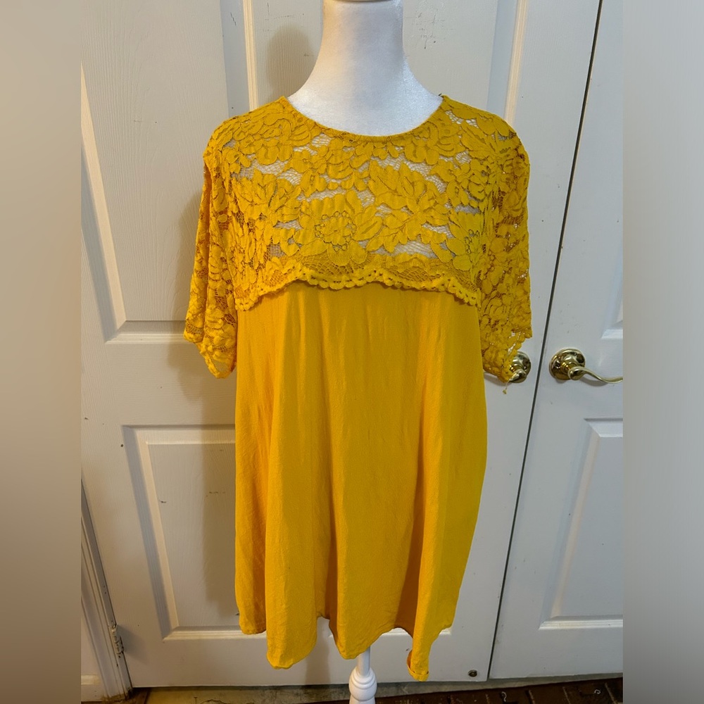H&M golden yellow lace top, size 24